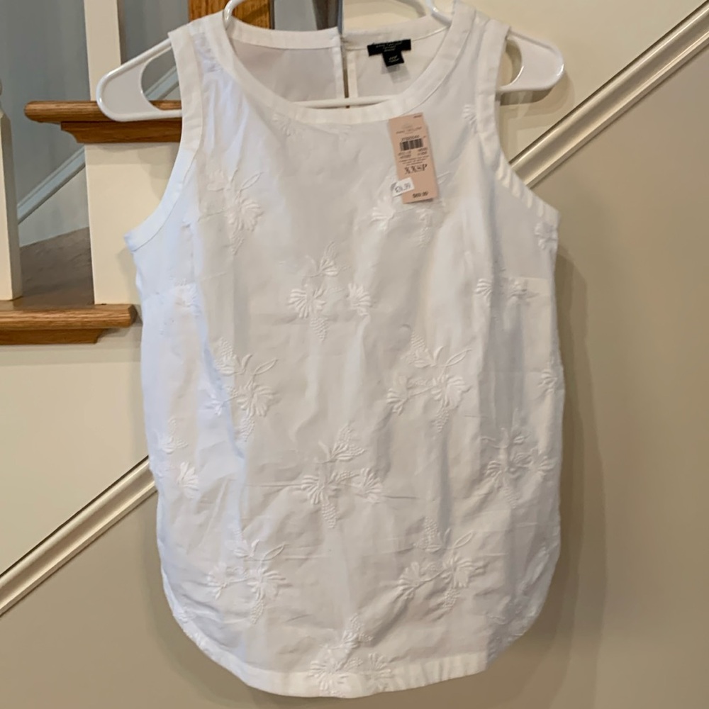 Pretty lightweight sleeveless white cotton brand new blouse